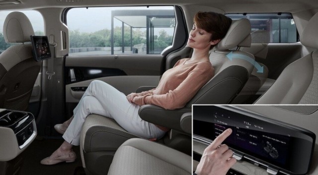 Огромный вэн Kia Carnival: в России от 2,6 млн рублей