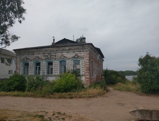 Почему до сих пор стоит затопленная колокольня в Калязине?