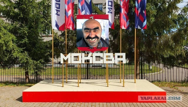 В Москве "ценным специалистам" доверили установку декоративной инсталляции