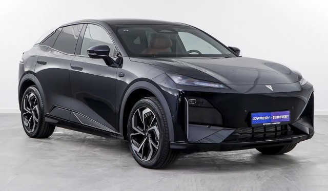 В Китае стартовали продажи кроссовера Mazda EZ-60.  Как ни странно,он почему то дешевле Лада Веста.