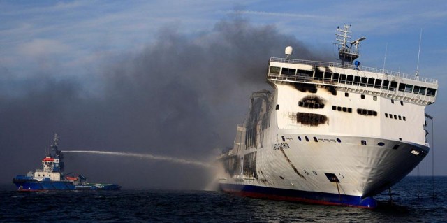 Пожар в море - горит паром "Lisco Gloria"