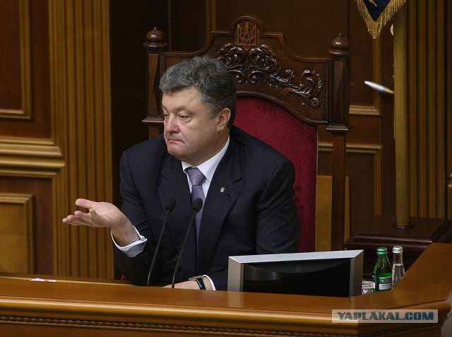 Порошенко ввел бессрочный мораторий на выплату долга перед Россией