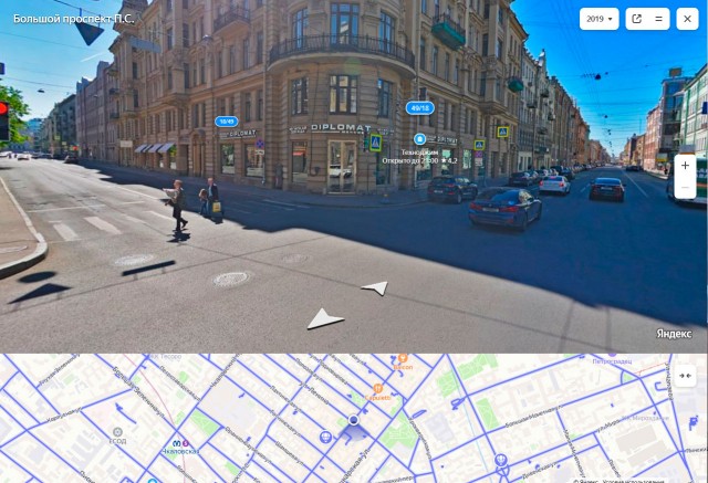 Легковушка протаранила курьера, который мчал на самокате по Большому проспекту Петроградской стороны в Петербурге
