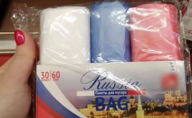 Мусорные пакеты в цветах российского флага оказались под следствием