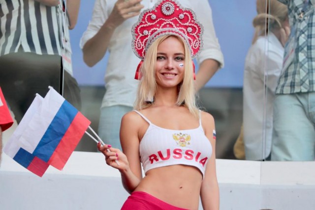 Порнозвезда из Омска захотела стать лицом хоккейного "Авангарда"