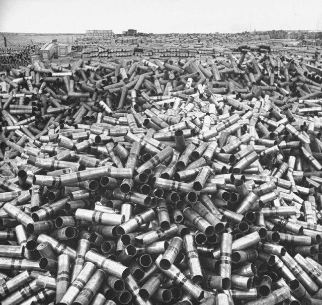 14 фото с кладбищ боевой техники, которая осталась после войны: что с ней стало