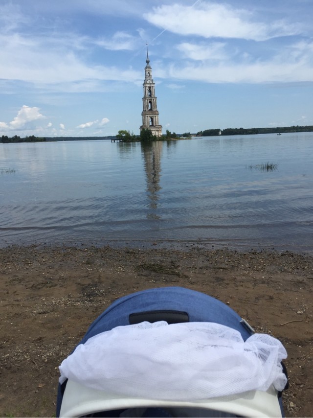 Почему до сих пор стоит затопленная колокольня в Калязине?