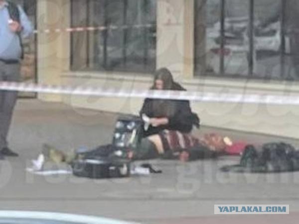 В центре Ростова неизвестные перерезали горло прохожему