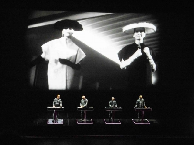 История песни  Kraftwerk - The Model