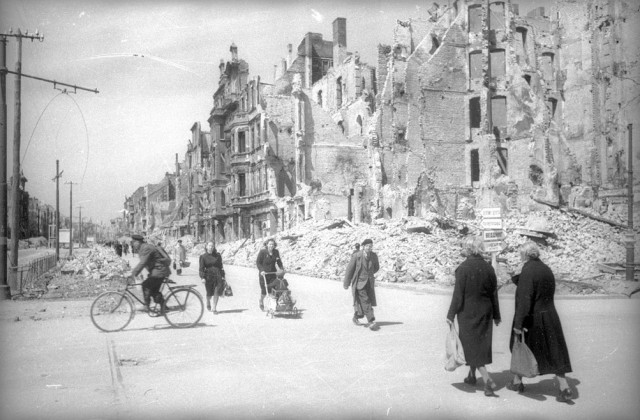 Фотограф Евгений Халдей