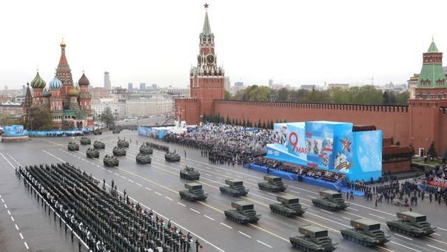 "Запрещены: георгиевская лента, пилотки, тельняшки, флаги..." В Берлине "Бессмертный полк" решили превратить в шествие пленных