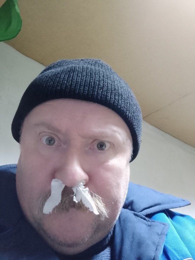 Кто не стесняется.
