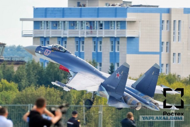 Зачем Медведев залез в вертолет?