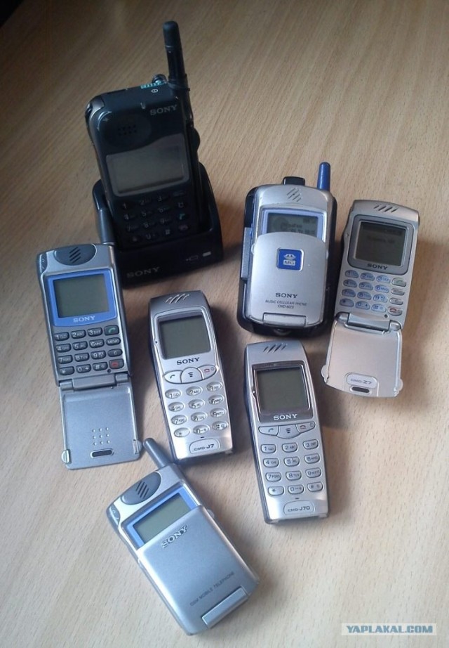 Телефоны в могилеве цена. Самый первый телефон Samsung. Самые первые телефоны Сотовые самсунг. Самый первый телефон Sony. Первый телефон с 1g Nokia.