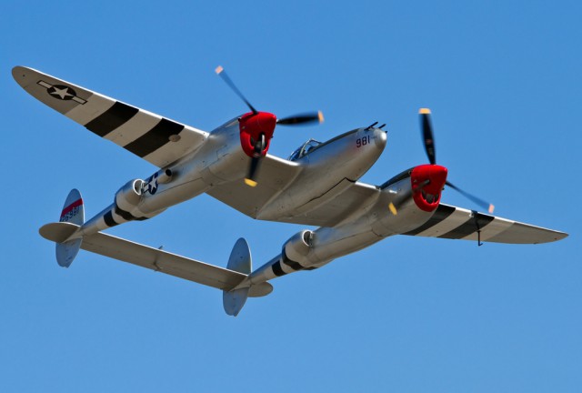 Многоцелевой истребитель P-38 «Lightning»