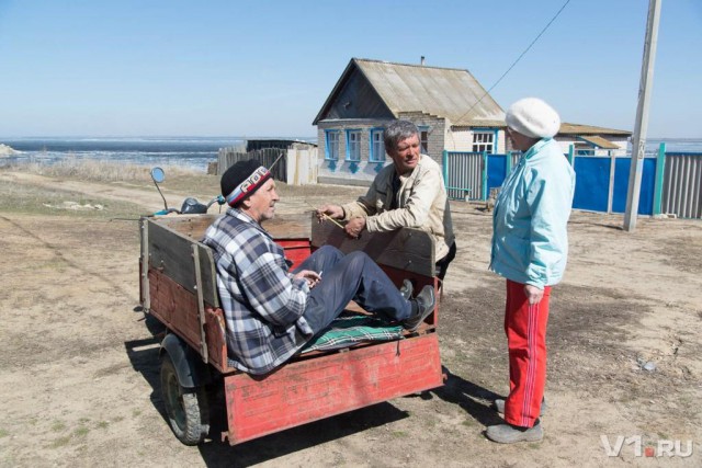 Село под Волгоградом падает с обрыва в Волгоградское водохранилище