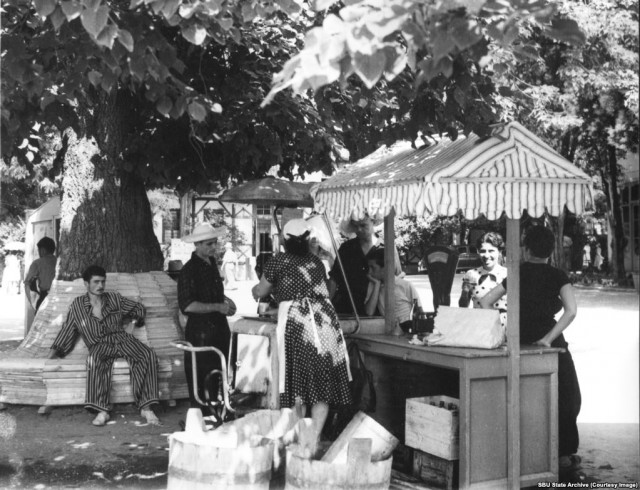Как французский шпион годами фотографировал СССР, и как его фотографировал КГБ