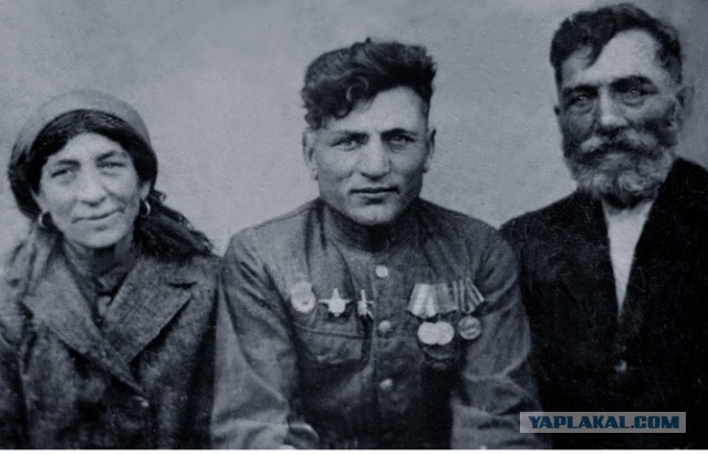 Попрошайка вымогает у пассажиров электрички деньги и пинает тех, кто ей отказал