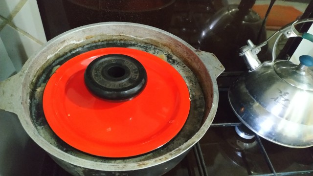 Холодает, пора нагуливать жирок. Солю сало