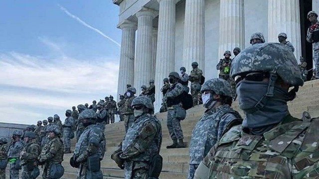 «Самое время провести учения по отключению интернета»: соцсети стебутся о закрытии станций метро