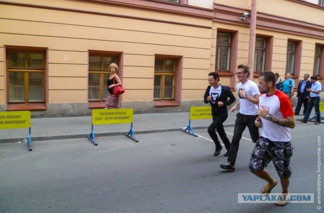 Павел Дуров сбил полицейского.