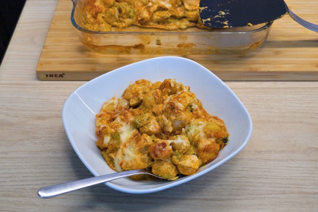 Запеканка ньокки с курицей и брокколи