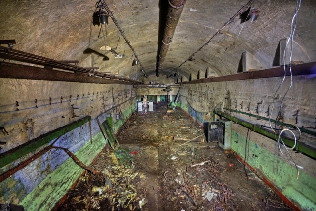 Гигантская подземная торпедная база 40-х годов в скале