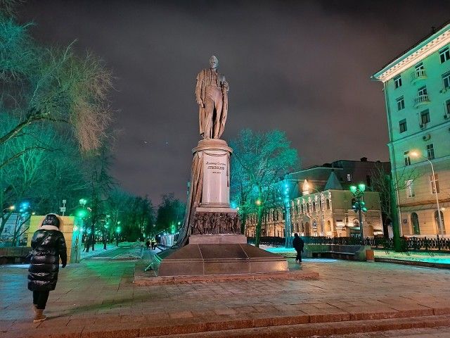 Большой рассказ о новогодней Москве