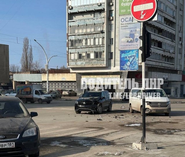 Зря бусик передумал поворачивать.