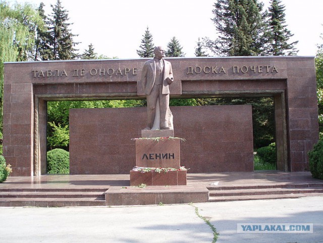Памятники Ленину