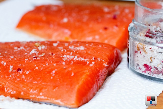 Летняя кухня. Нерка на кедре.