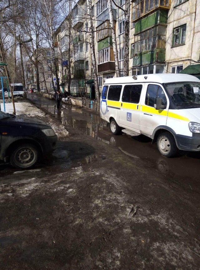 В Ульяновске девушка на Lexus угрожала водителю, перевозившему инвалидов