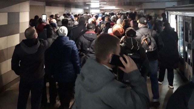 "Как шашлычников. А то и строже!": журналист предложил наказать власти Москвы за создание толп в метро