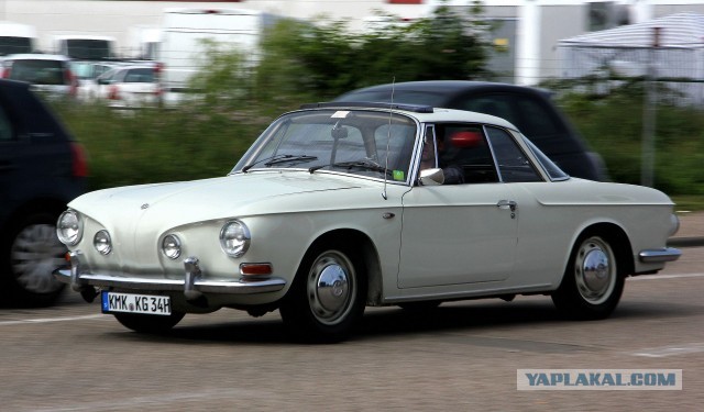 Старенький  Volkswagen Karmann-Ghia