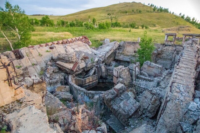 Взорванный в 70-х комплекс группового старта ядерных ракет 551-го РП