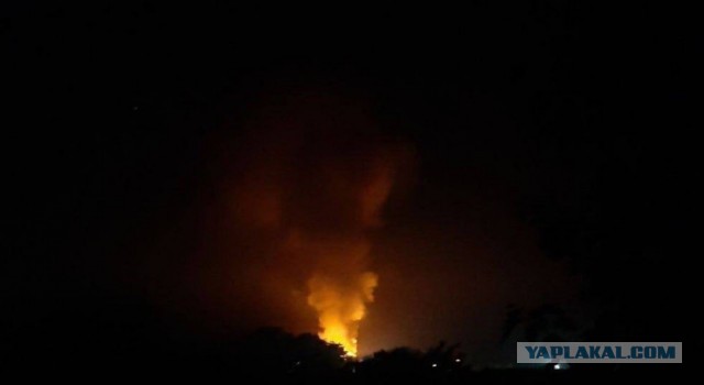 В Севастополе возник пожар после ракетной атаки