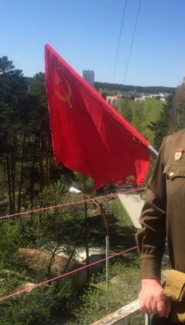 Всегда на майские флаг ставлю