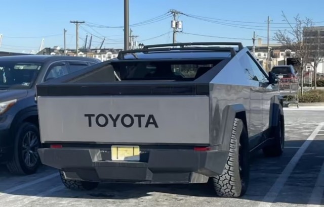 Салоны и машины Tesla полыхают, владельцы пытаются замаскировать и уберечь свои авто