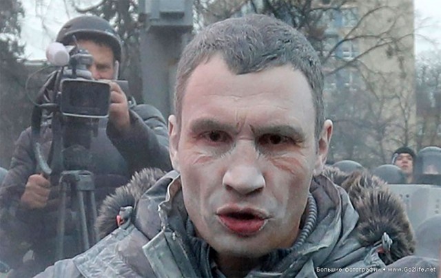 Под Верховной Радой начались столкновения
