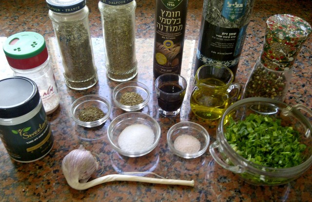 Пикантный салат из кабачков.