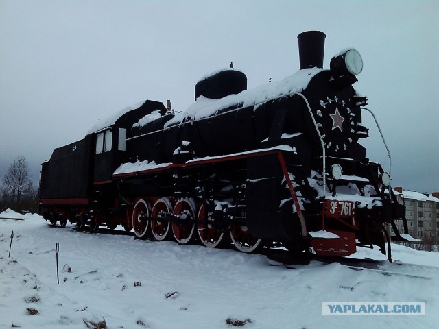 Памятник паровозу