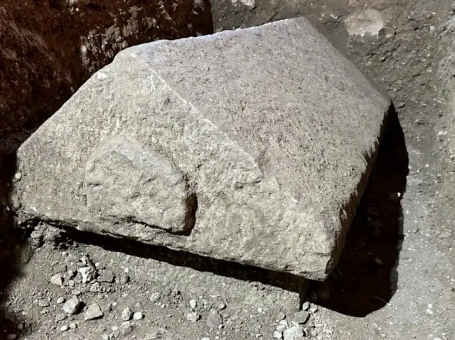 Саркофаг, найденный в церкви Святого Николая, может быть могилой «Санты Клауса»