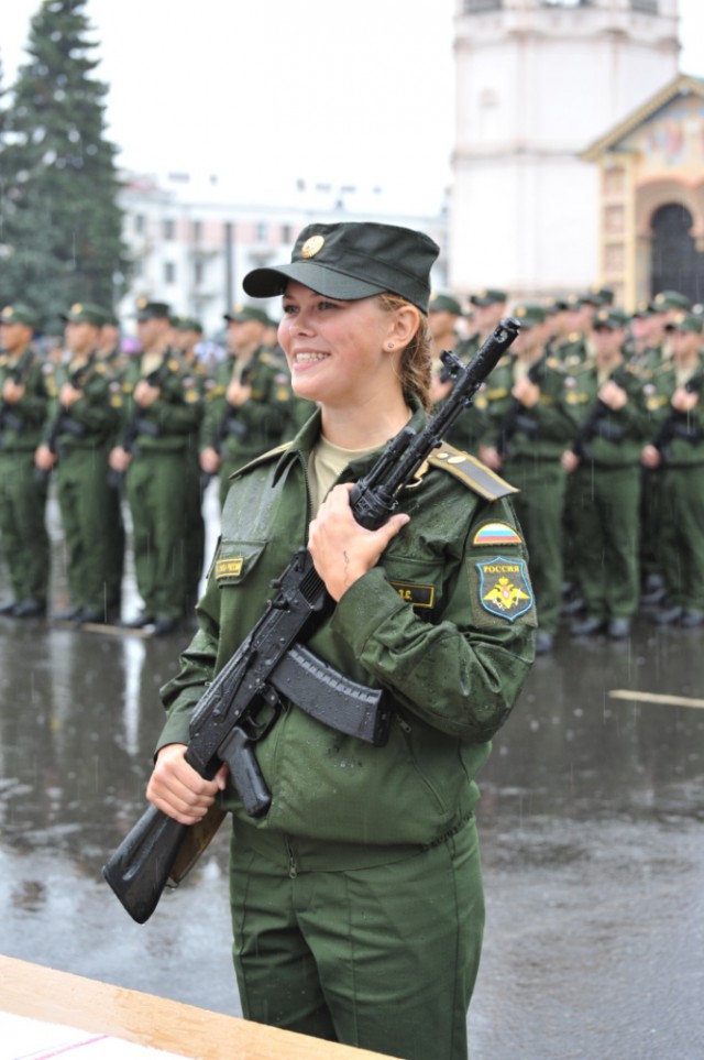 Девушки Военно-космической академи