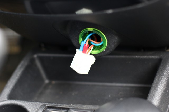 Делаем USB-зарядник в машину