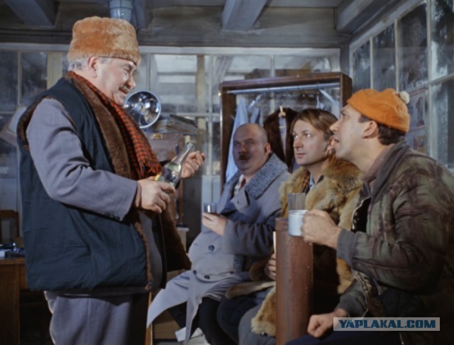 В Самаре горит склад лакокрасочных материалов