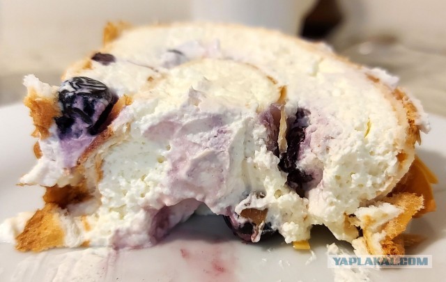 Рулет меренговый