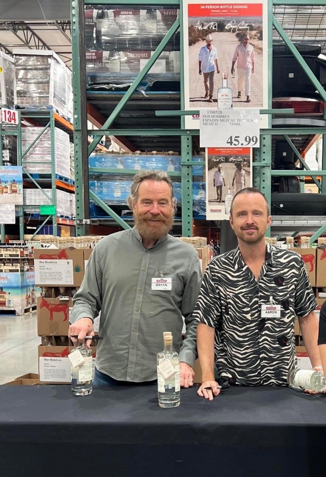 Просто два мужика продают текилу в Costco