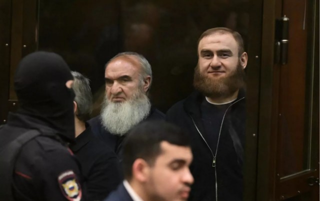 Экс-сенатора Арашукова и его отца приговорили к пожизненному заключению за убийства