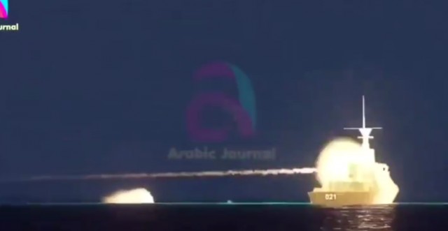Видеоподтверждение того, что хуситы атаковали авианосец США в Красном море