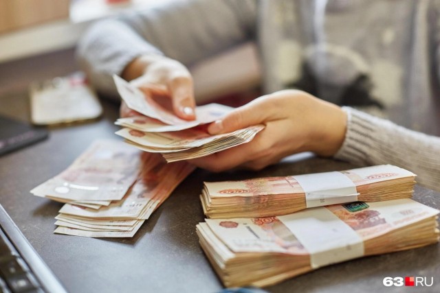 «Это ваш выбор — быть нищими». Екатеринбуржцы раскрыли свою реальную зарплату
